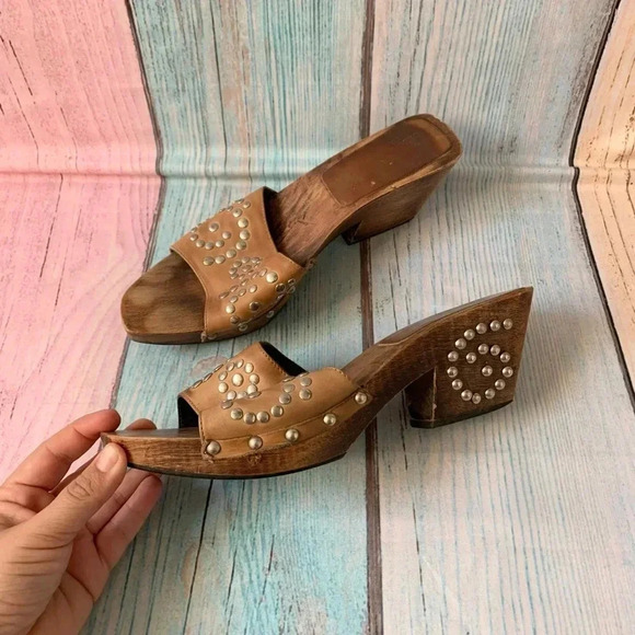 Vintage wooden studded open toe slip on heeled sandals - Picture 6 of 14